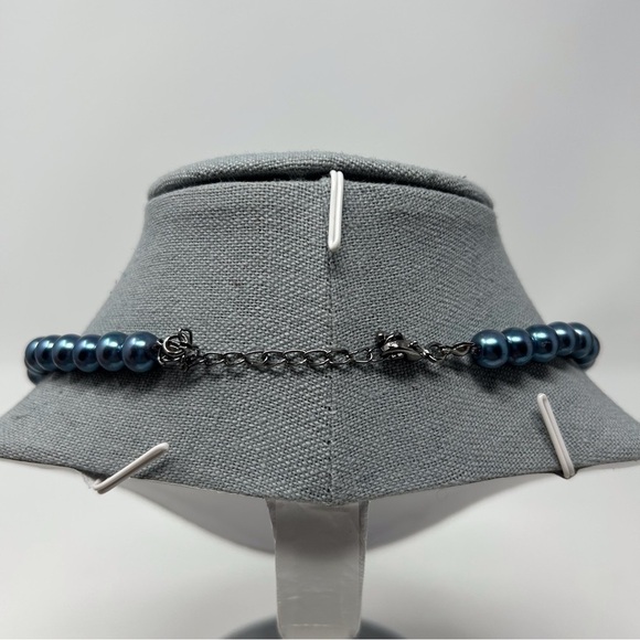 Metallic Blue Faux Pearl Short Necklace 18" Classic Adjustable Silver Tone Chain - Picture 2 of 4